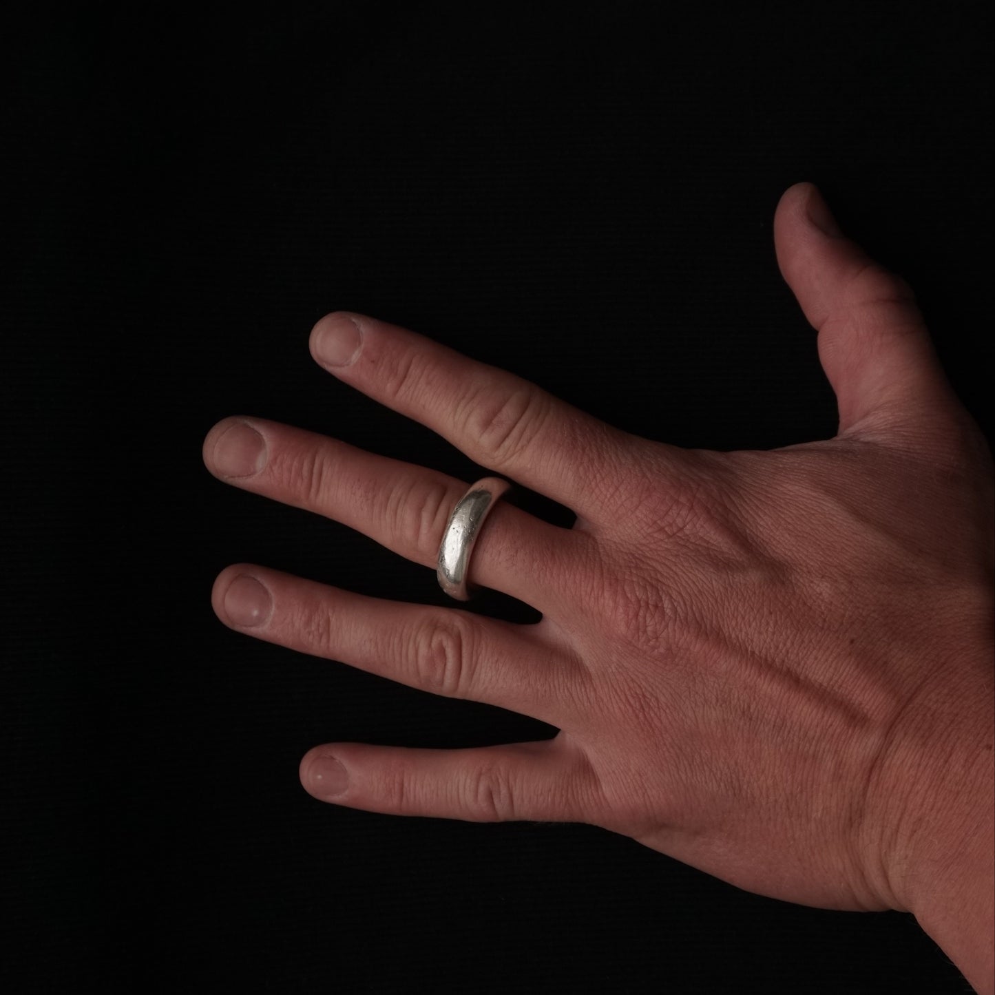 simple bold thumb ring